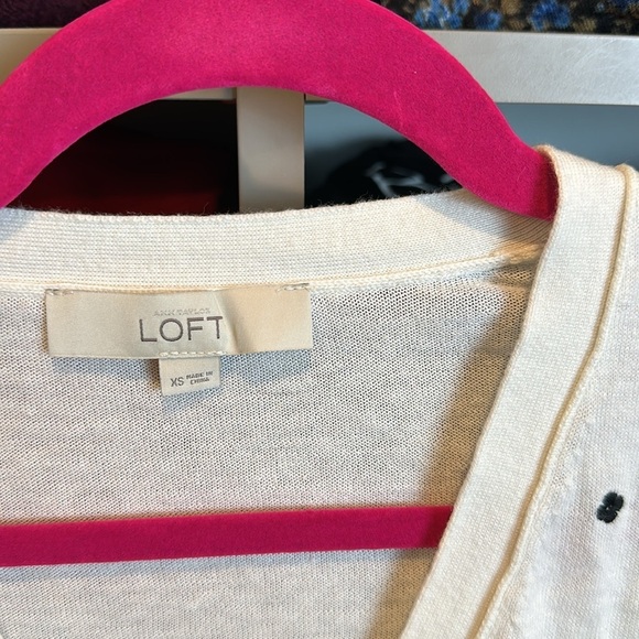 Loft white with black flowers long sleeve v neck button front cardigan size XS - Picture 2 of 3